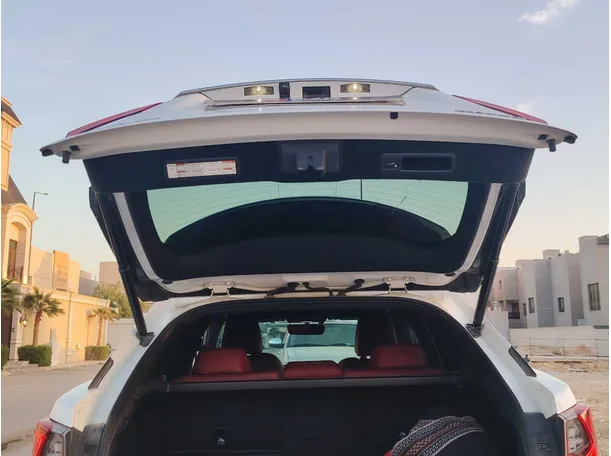 Car image 26