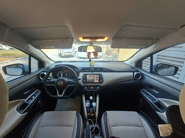 Car image 16