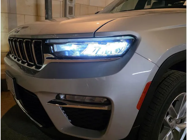 Car image 9