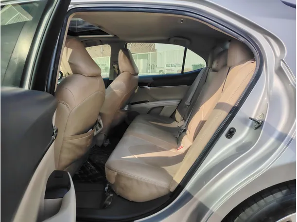 Car image 15