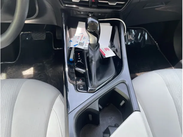 Car image 18