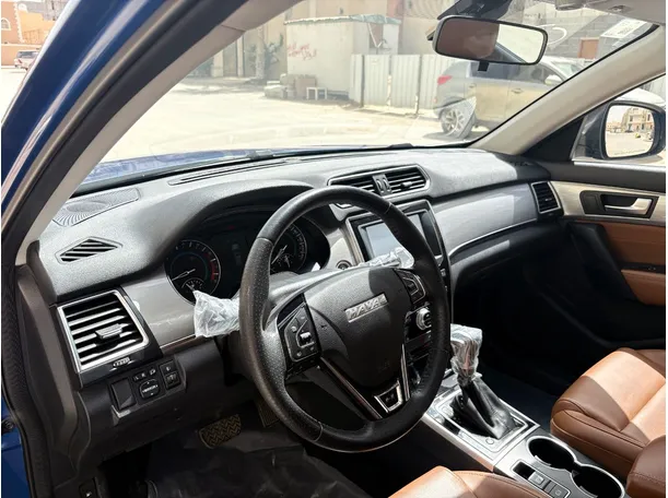 Car image 11