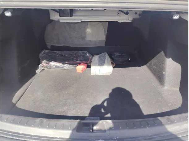 Car image 25