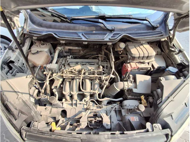 Car image 19