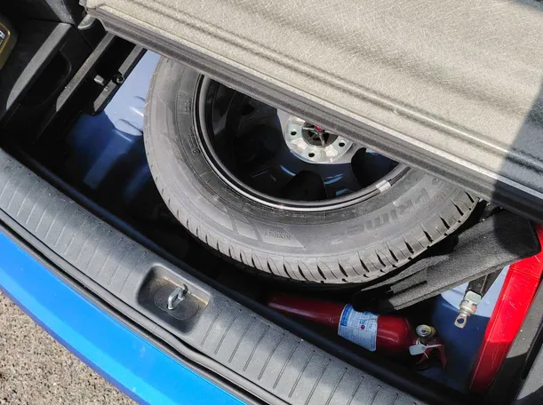 Car image 34