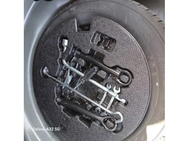 Car image 27