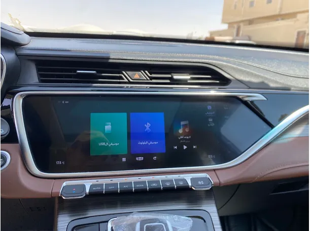 Car image 19