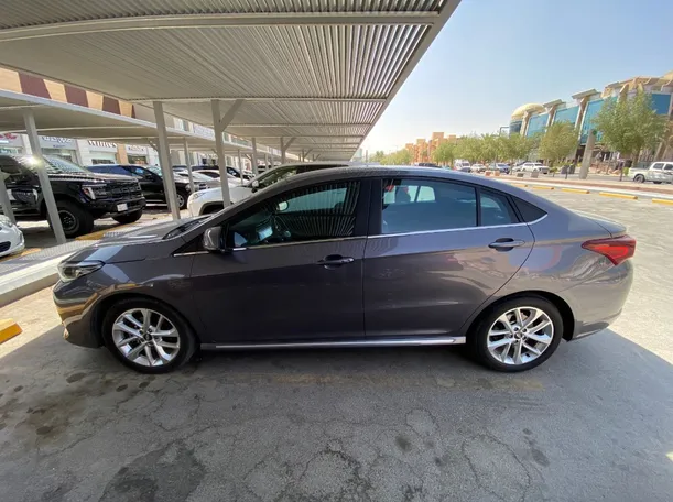 Car image 8