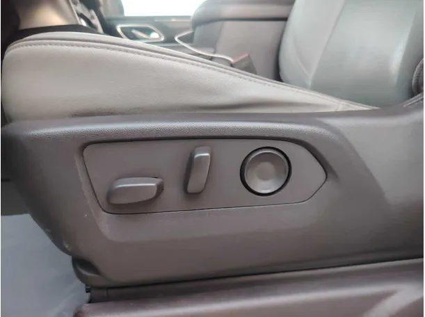 Car image 29