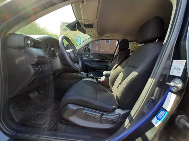 Car image 12