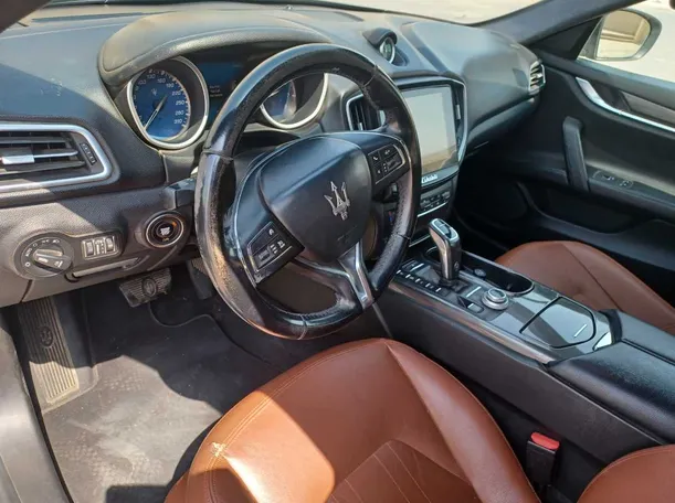 Car image 12