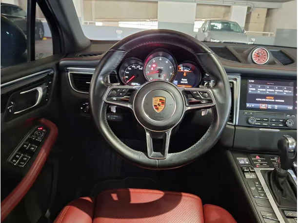 Car image 14