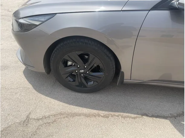 Car image 9