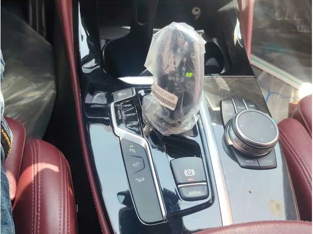 Car image 17