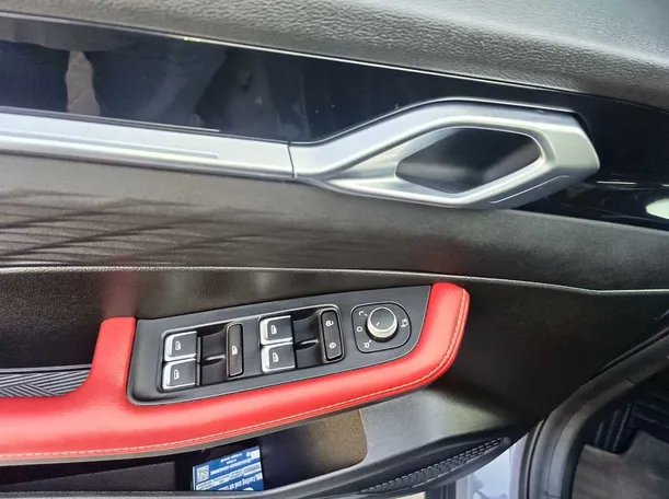 Car image 35
