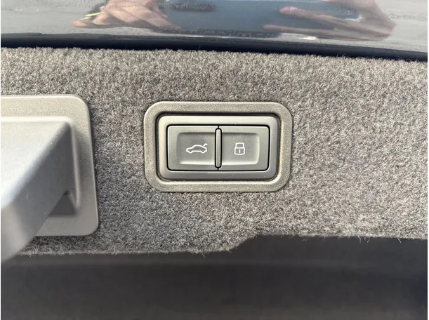 Car image 34