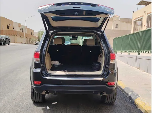 Car image 26