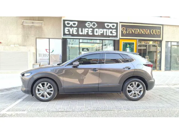 Car image 4