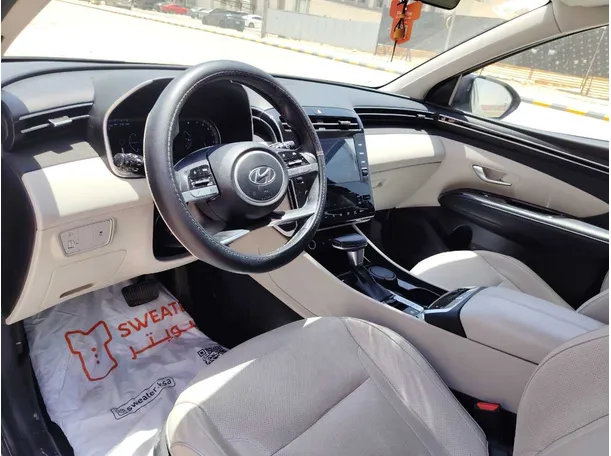 Car image 13