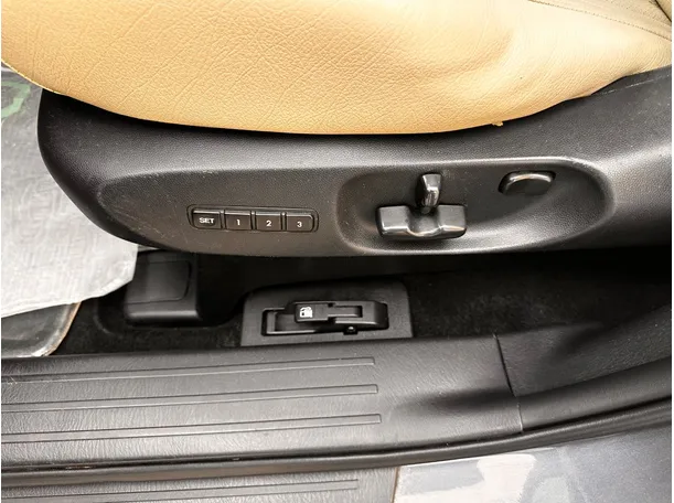 Car image 29