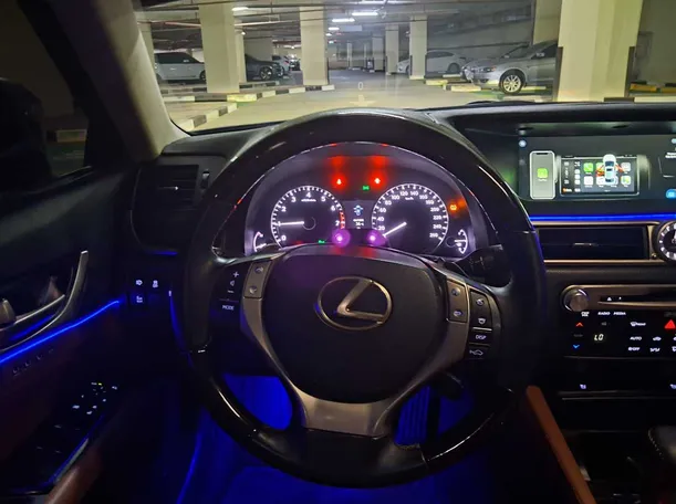 Car image 19