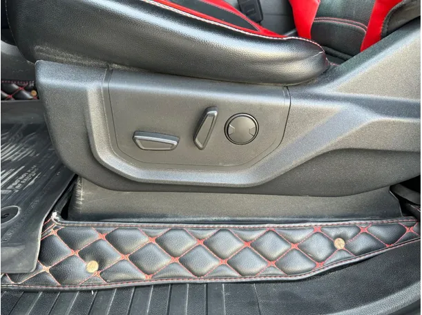 Car image 26