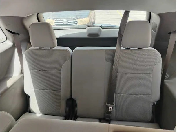 Car image 27