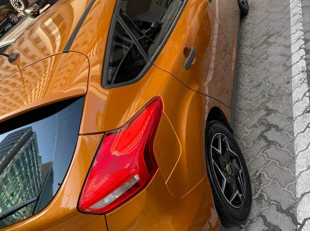 Car image 4