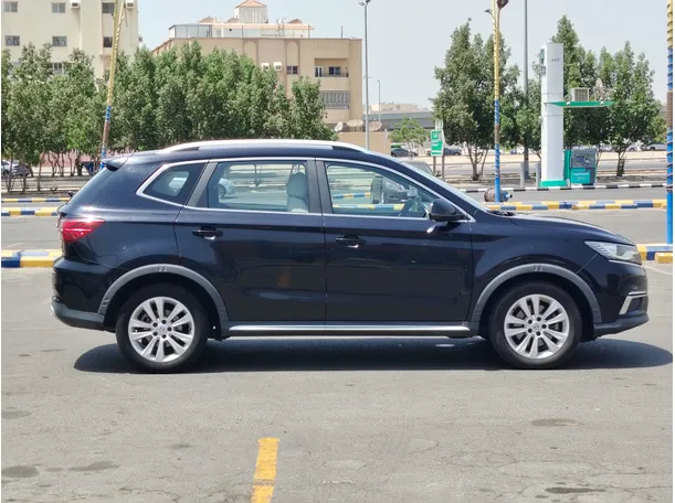 Car image 4