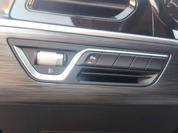 Car image 24