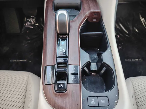 Car image 19