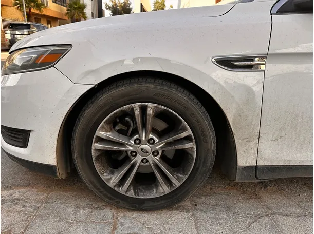 Car image 9
