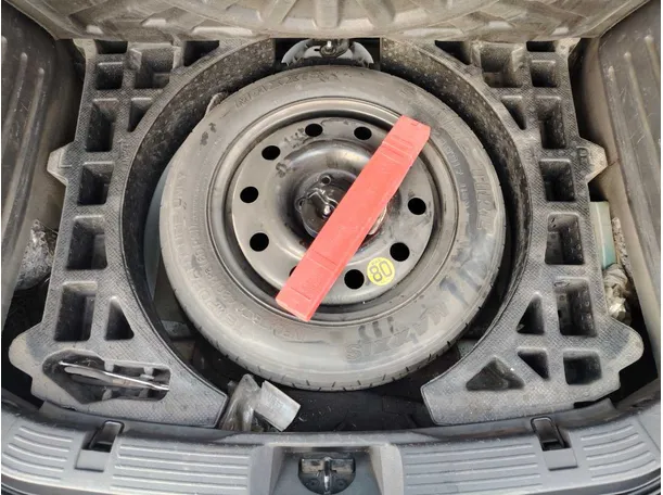 Car image 28