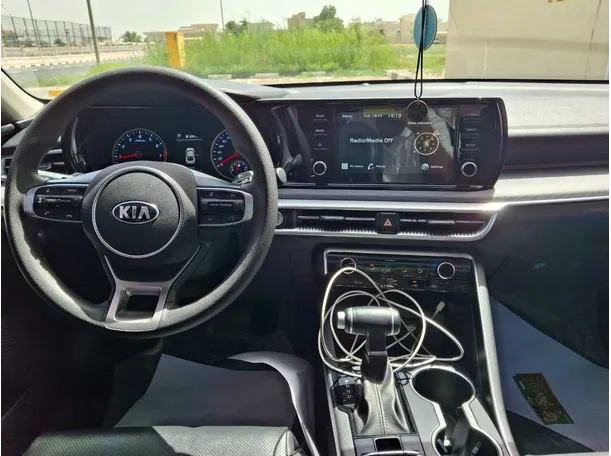 Car image 15