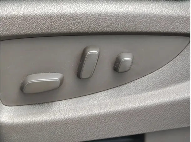 Car image 33