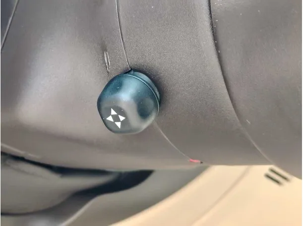 Car image 32