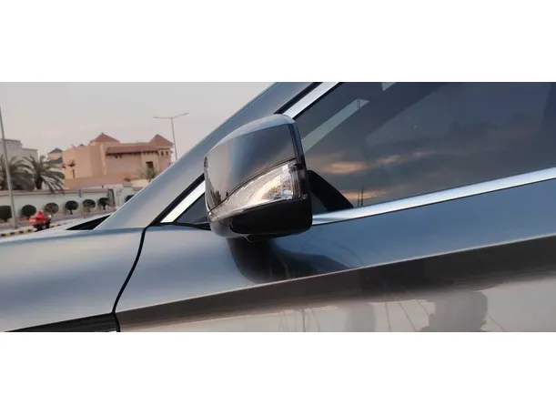Car image 27