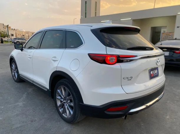 Car image 7