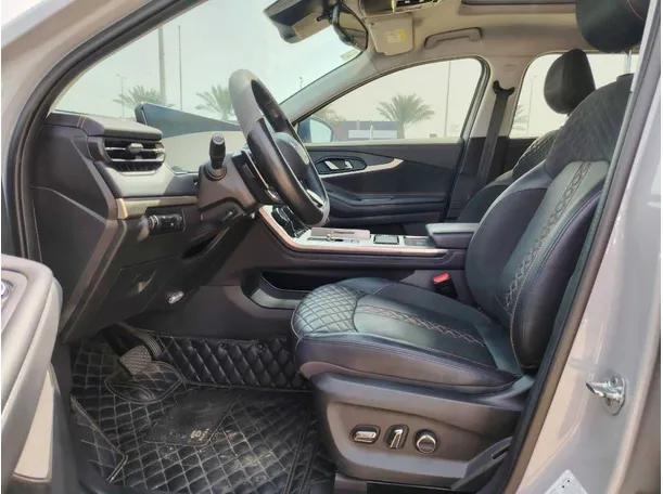 Car image 13