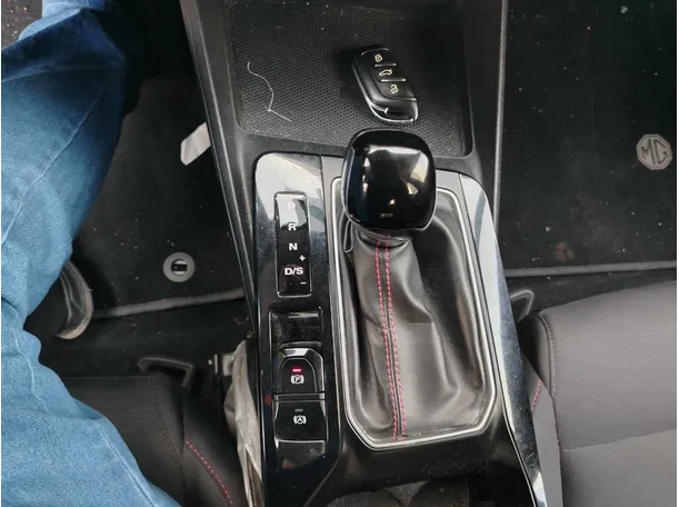 Car image 25