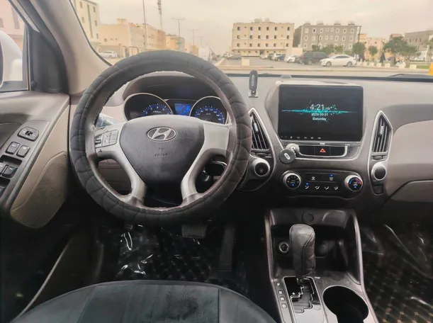 Car image 19