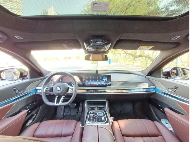 Car image 18