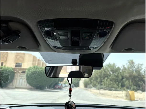 Car image 26
