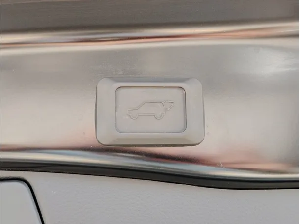 Car image 37