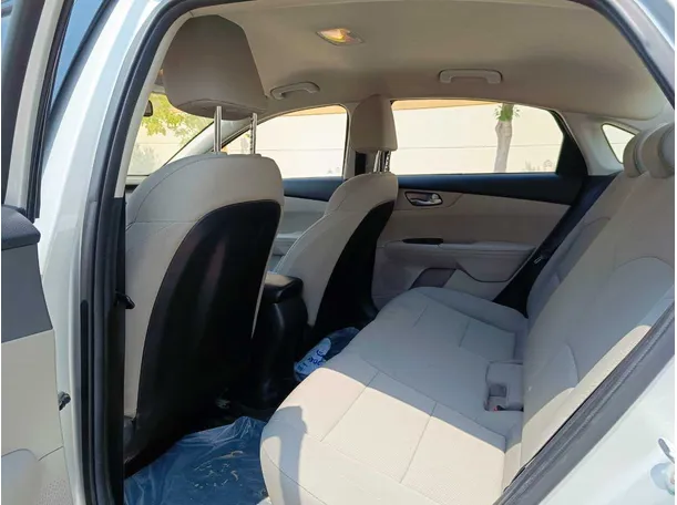 Car image 17