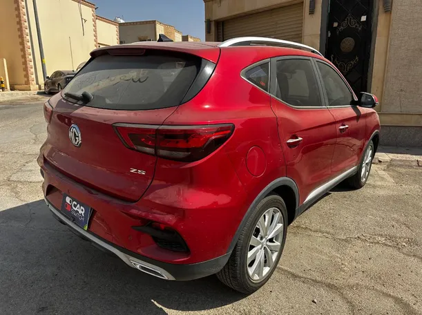 Car image 5