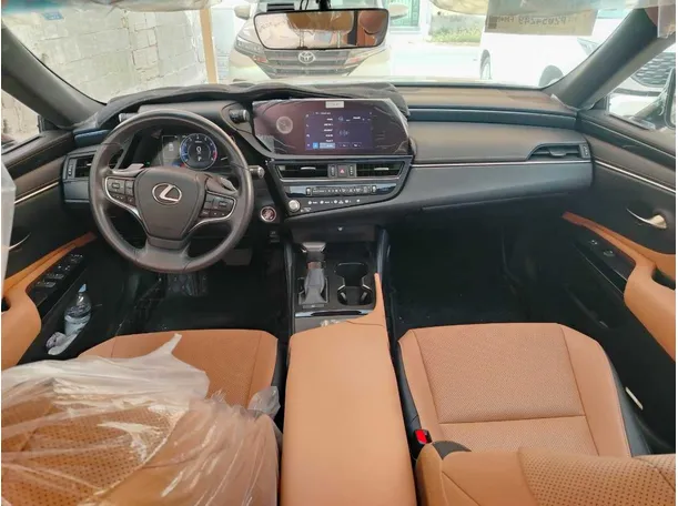 Car image 19