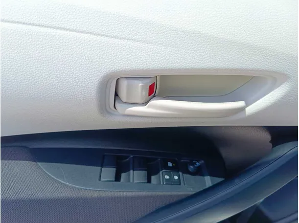 Car image 30