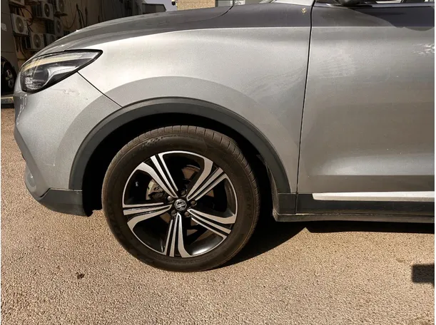 Car image 9