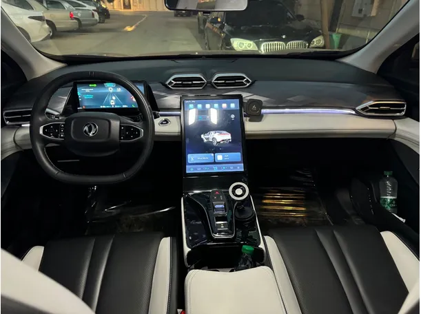 Car image 17